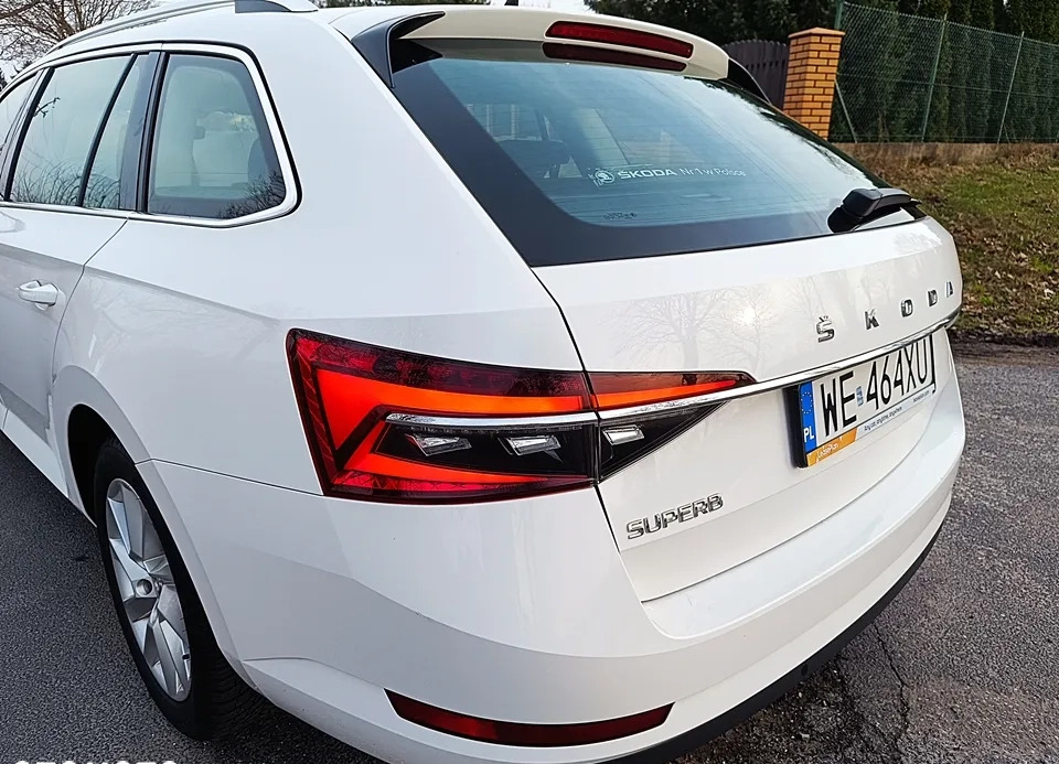 Skoda Superb cena 87700 przebieg: 121000, rok produkcji 2019 z Toruń małe 781